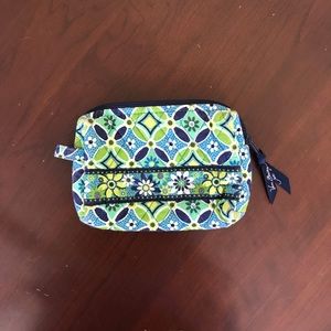 Vera Bradley Bags - NWOT Vera Bradley Daisy Daisy small cosmetic bag Vera Bradley Bags - NWOT Vera Bradley Daisy Daisy small cosmetic bag